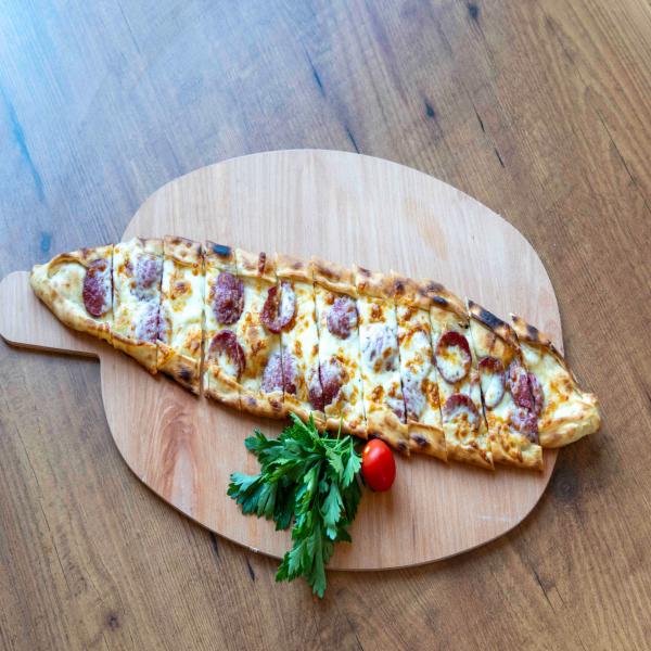 Kaşarlı Sucuklu Pide